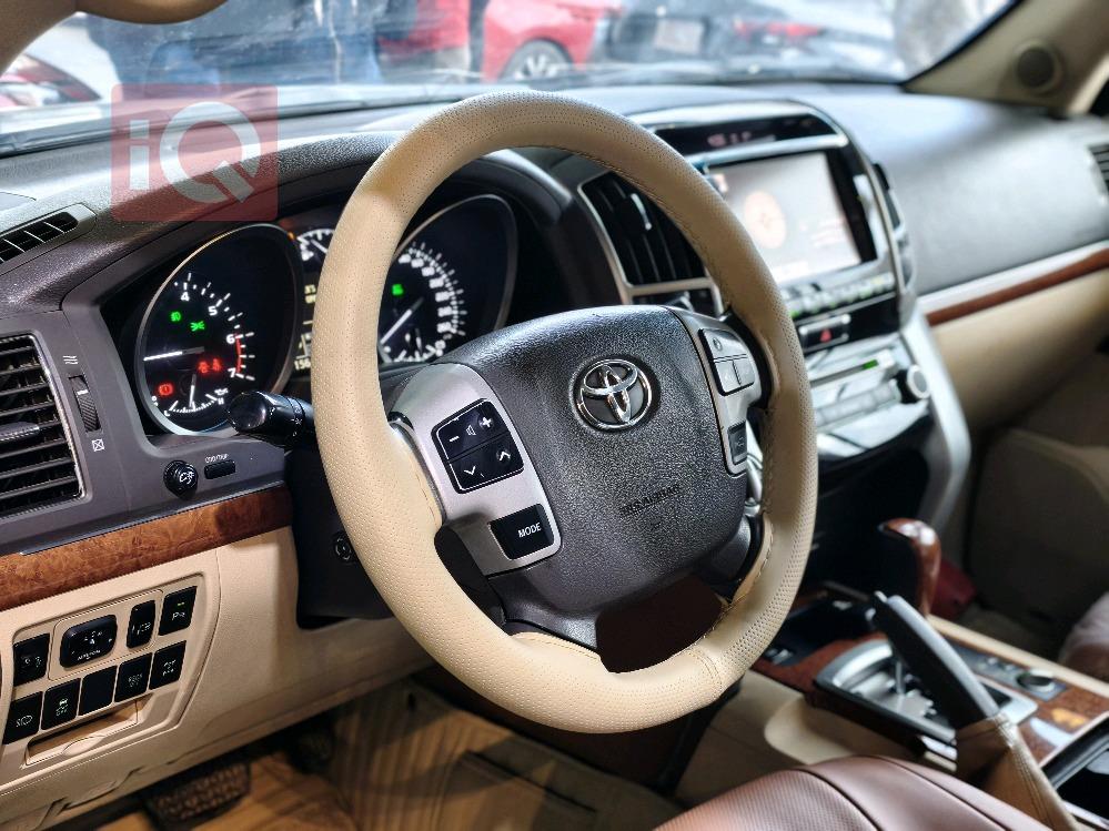 تويوتا لاندكروزر